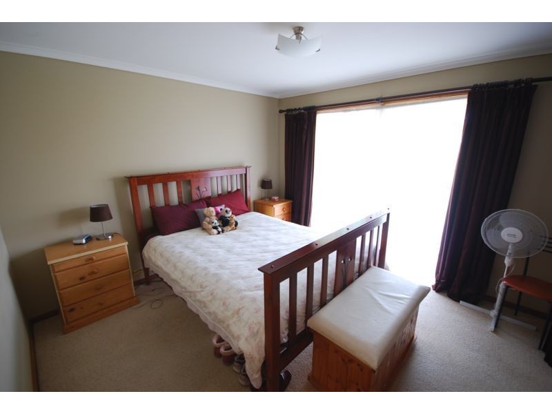 2 Oregon Court, Cranbourne North VIC 3977