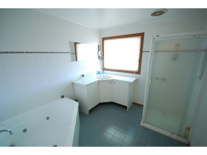 2 Oregon Court, Cranbourne North VIC 3977