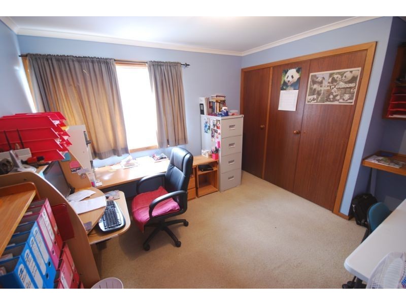 2 Oregon Court, Cranbourne North VIC 3977