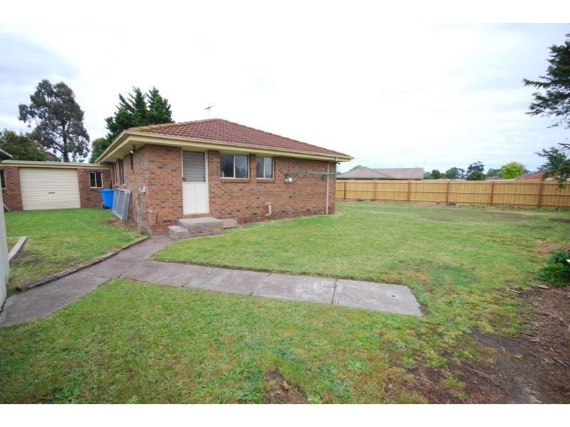 2 Oregon Court, Cranbourne North VIC 3977