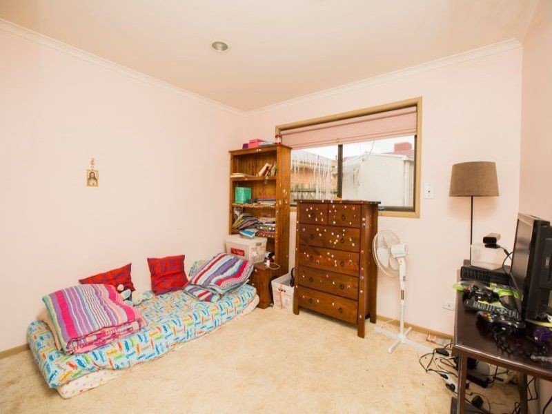 39 Hoysted Avenue, Cranbourne North VIC 3977