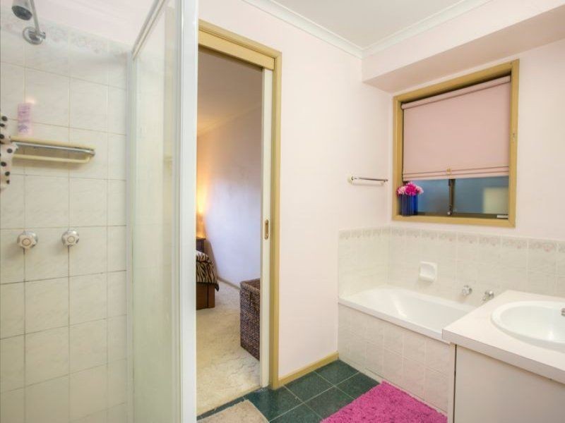 39 Hoysted Avenue, Cranbourne North VIC 3977