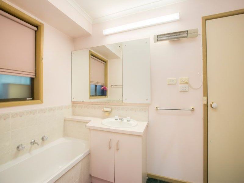 39 Hoysted Avenue, Cranbourne North VIC 3977