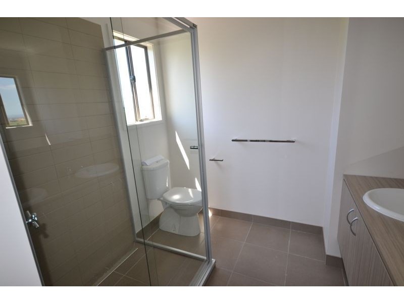 4 Jolly Street, Cranbourne East VIC 3977