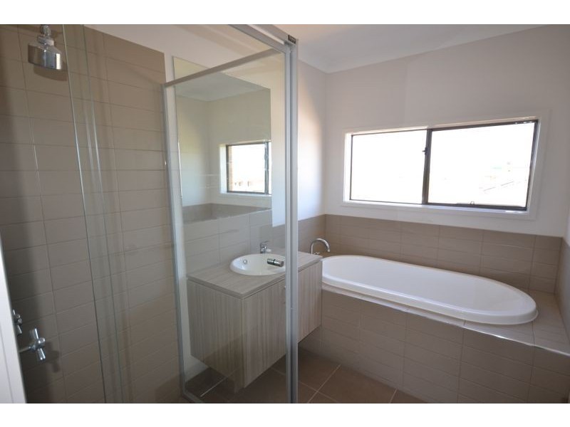 4 Jolly Street, Cranbourne East VIC 3977