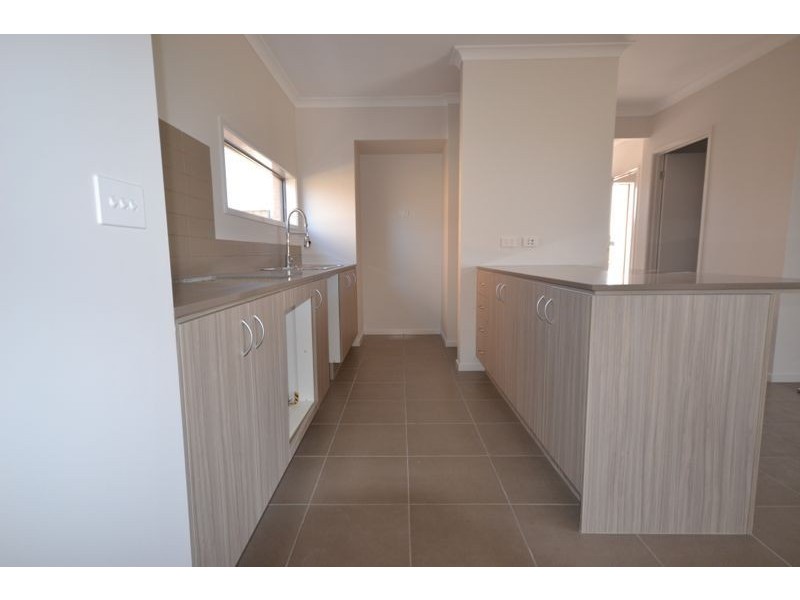 4 Jolly Street, Cranbourne East VIC 3977