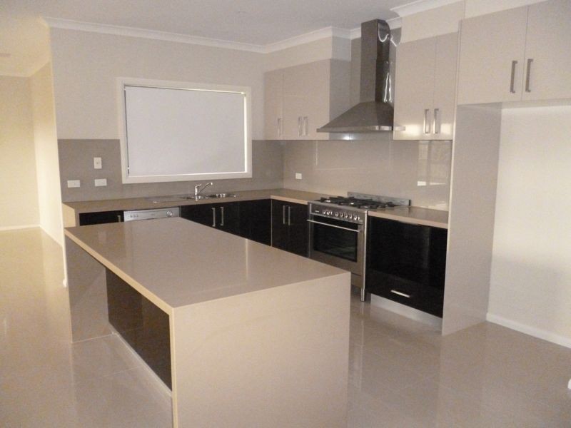 14 Peisley Crescent, Cranbourne East VIC 3977