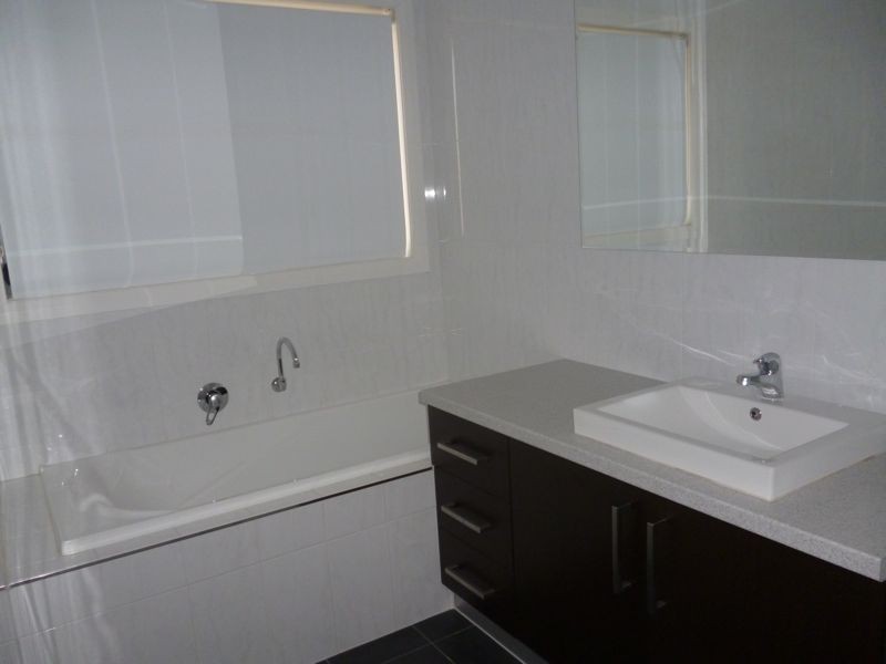 14 Peisley Crescent, Cranbourne East VIC 3977