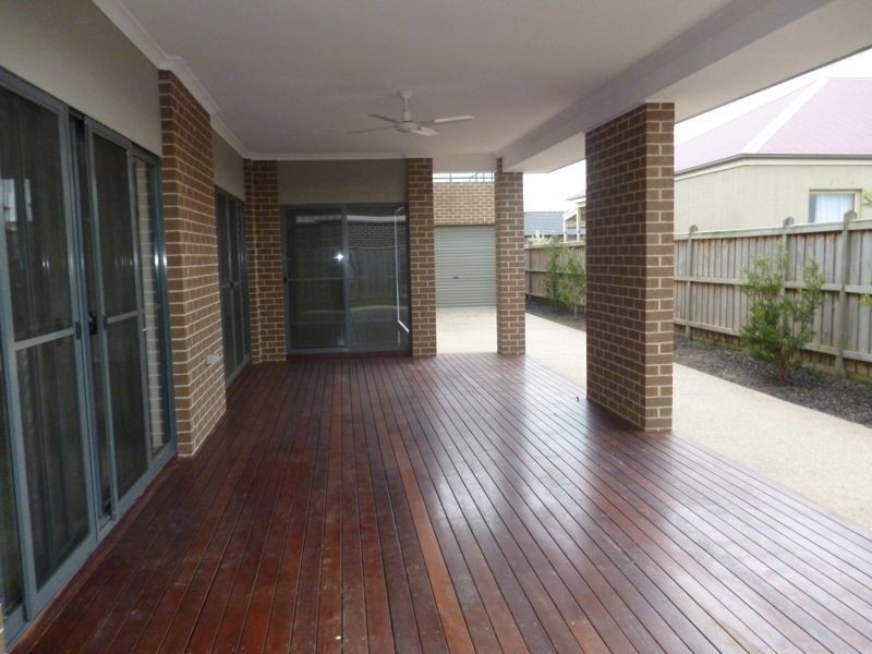 14 Peisley Crescent, Cranbourne East VIC 3977