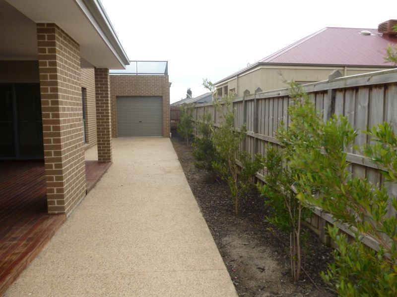 14 Peisley Crescent, Cranbourne East VIC 3977