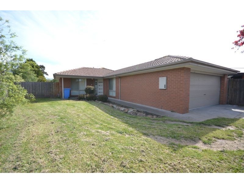 39 Linda Drive, Cranbourne West VIC 3977