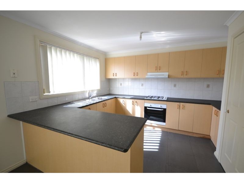 39 Linda Drive, Cranbourne West VIC 3977