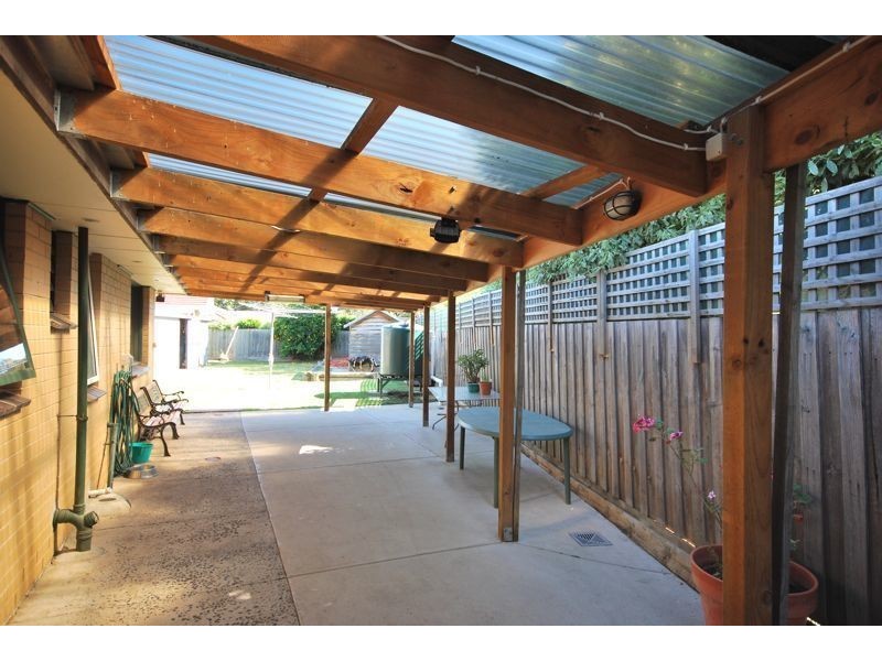 8 Cochrane Street, Cranbourne VIC 3977