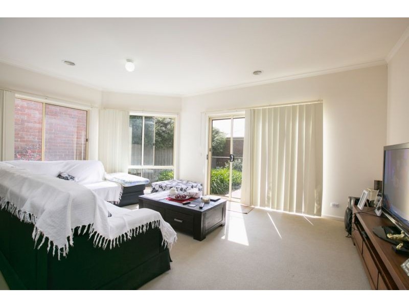 102 Paterson Drive, Lynbrook VIC 3975