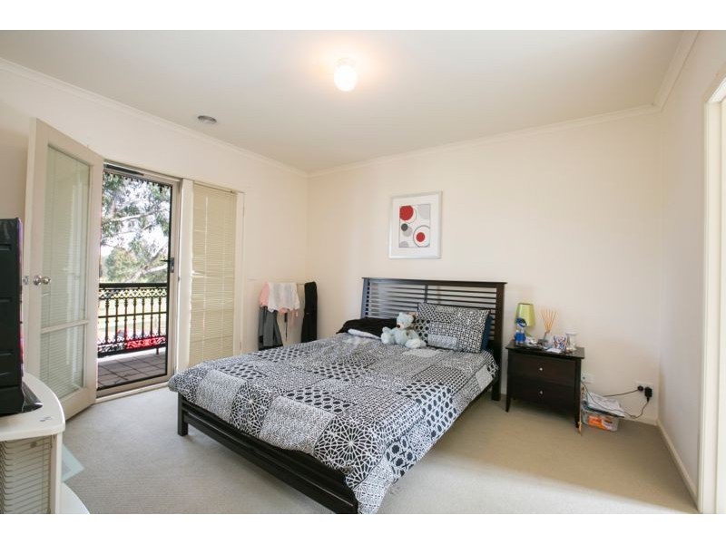 102 Paterson Drive, Lynbrook VIC 3975