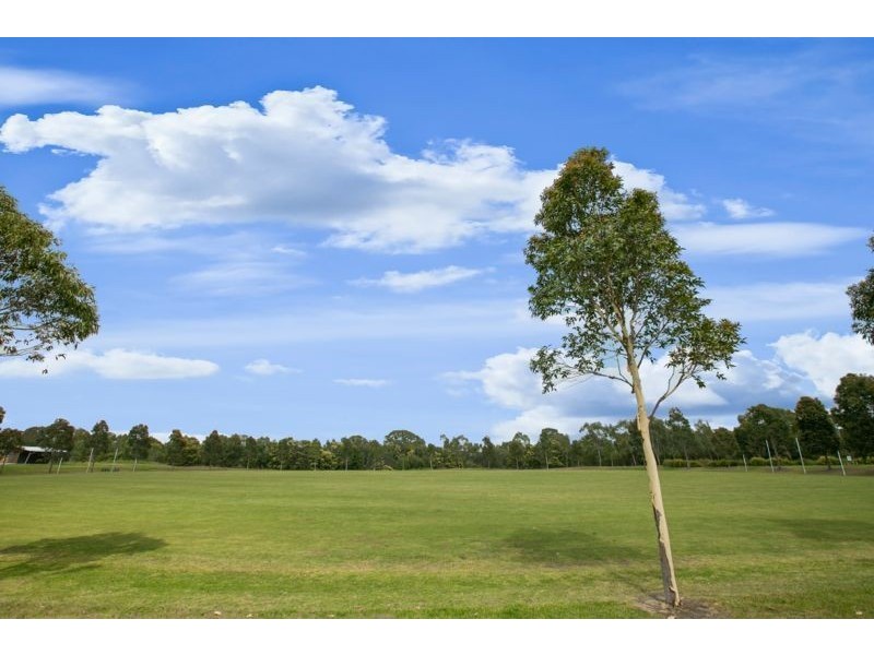 102 Paterson Drive, Lynbrook VIC 3975