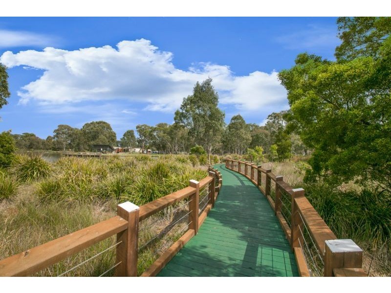 102 Paterson Drive, Lynbrook VIC 3975