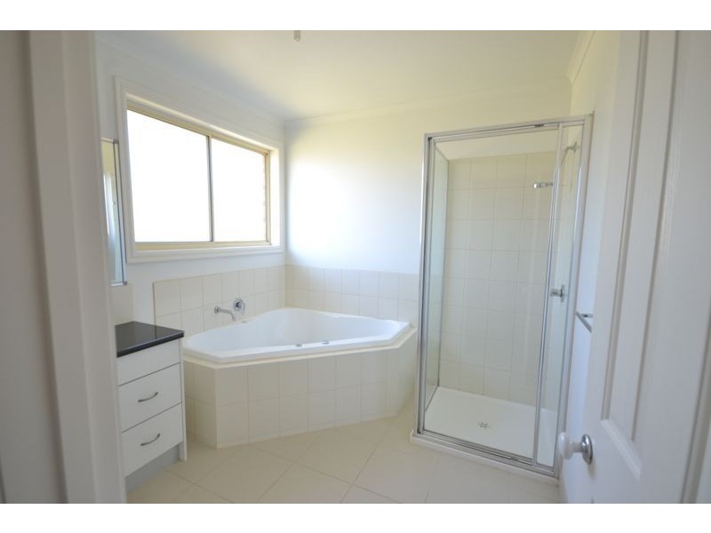 13 Alpine Heath Way, Lyndhurst VIC 3975