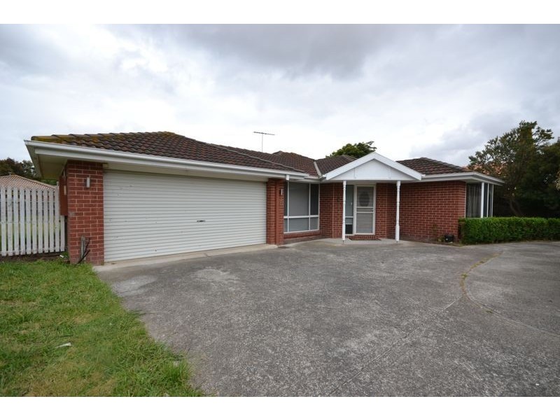 8 Fig Court, Cranbourne North VIC 3977