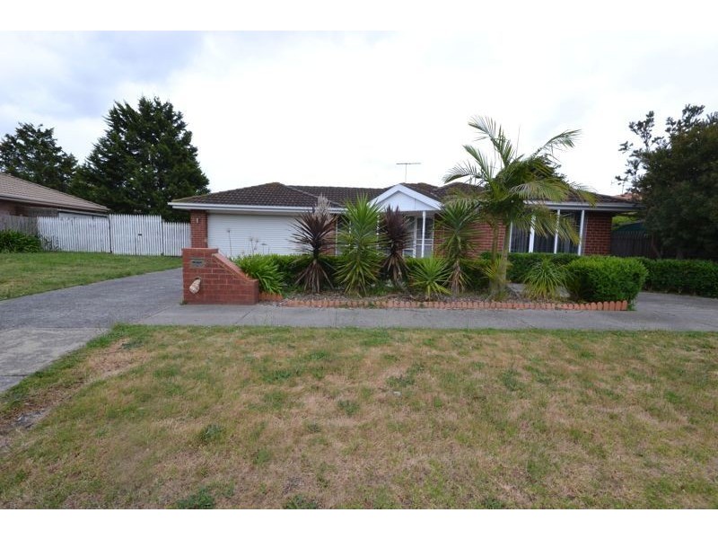 8 Fig Court, Cranbourne North VIC 3977