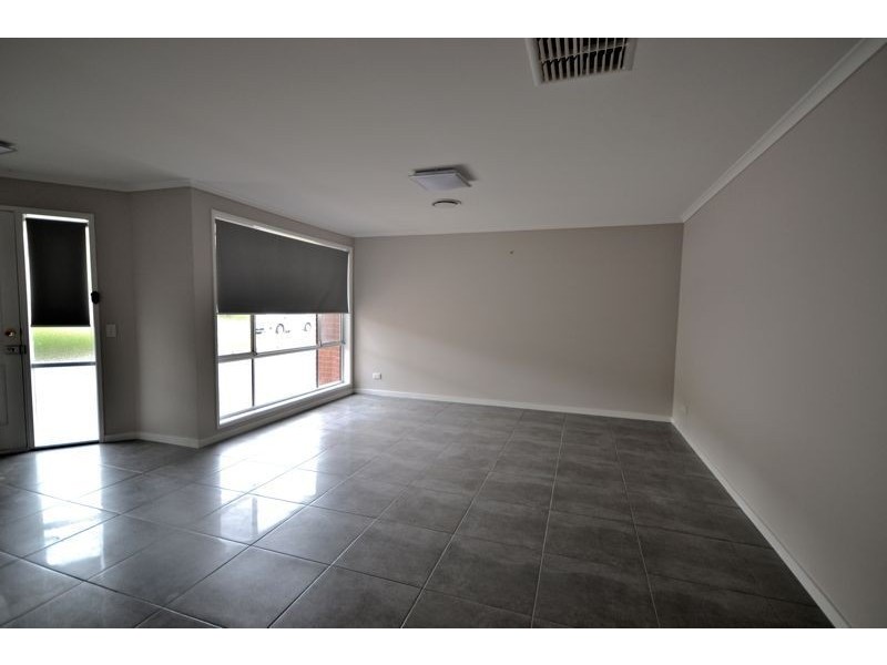 8 Fig Court, Cranbourne North VIC 3977