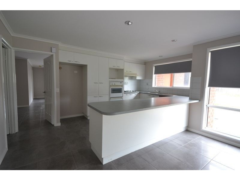 8 Fig Court, Cranbourne North VIC 3977