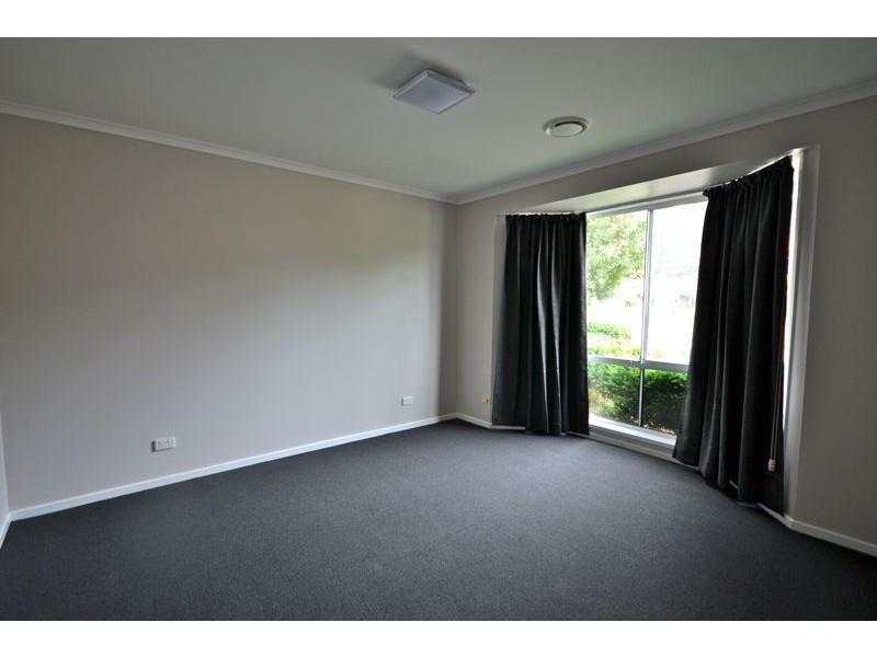 8 Fig Court, Cranbourne North VIC 3977