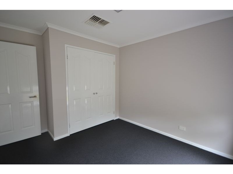 8 Fig Court, Cranbourne North VIC 3977