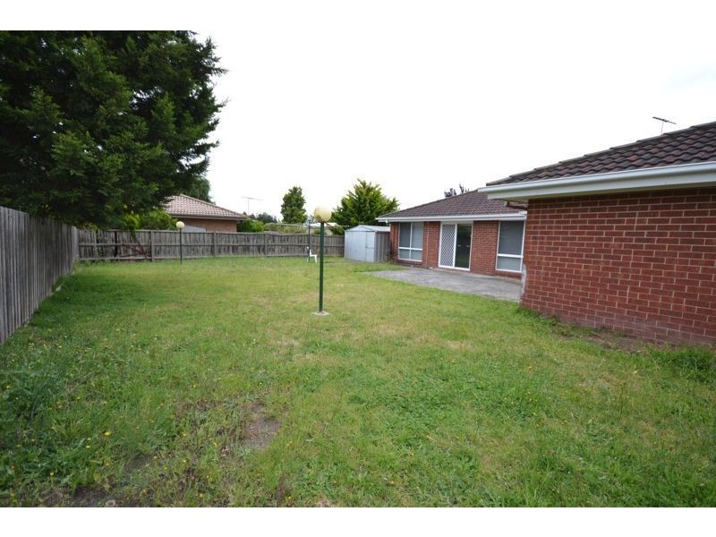 8 Fig Court, Cranbourne North VIC 3977