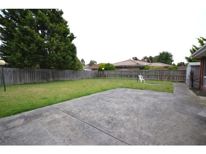 8 Fig Court, Cranbourne North VIC 3977