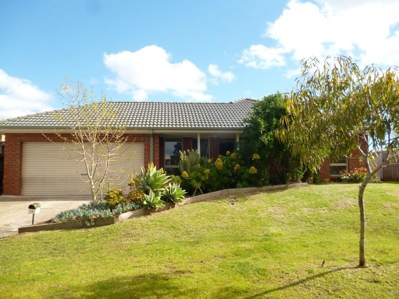 39 Breamlea Way, Cranbourne West VIC 3977
