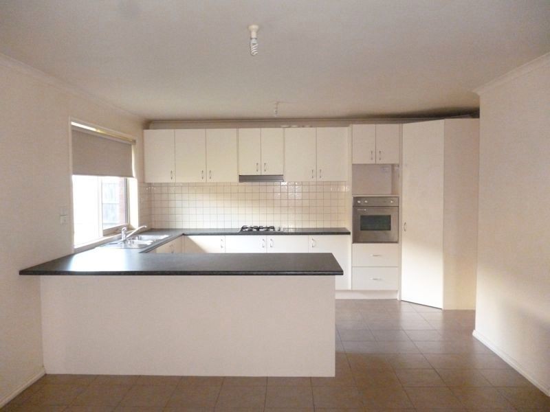 39 Breamlea Way, Cranbourne West VIC 3977