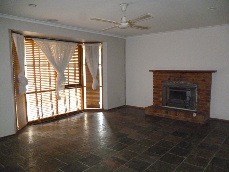 9 Filbert Court, Cranbourne North VIC 3977