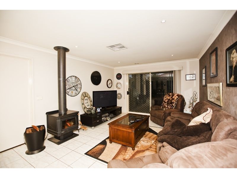 16 Dryandra Place, Cranbourne VIC 3977