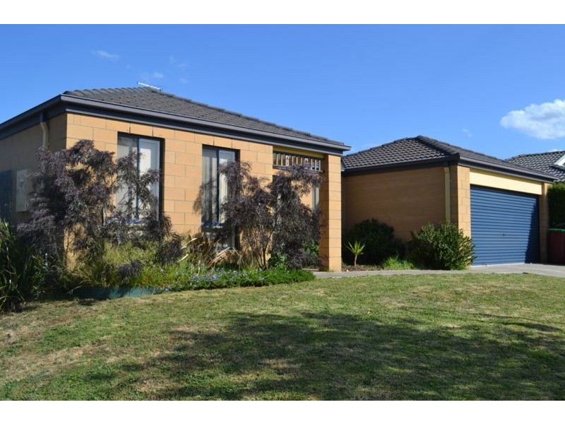 1 Baildor Court, Cranbourne VIC 3977