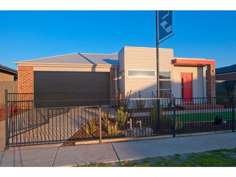 31 John Russell Road, Cranbourne West VIC 3977