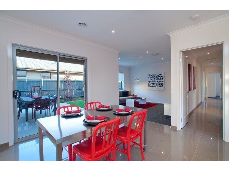 31 John Russell Road, Cranbourne West VIC 3977