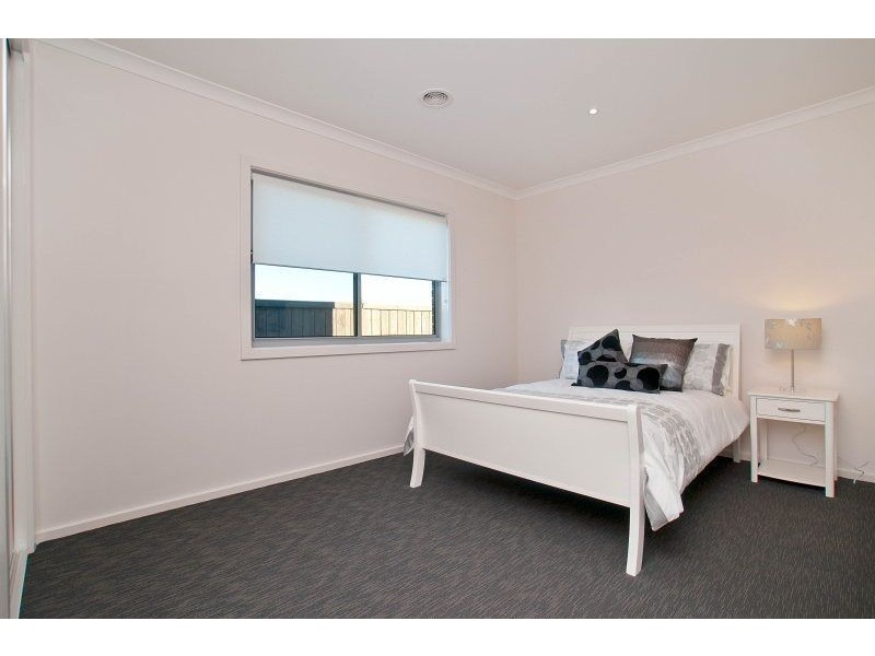 31 John Russell Road, Cranbourne West VIC 3977