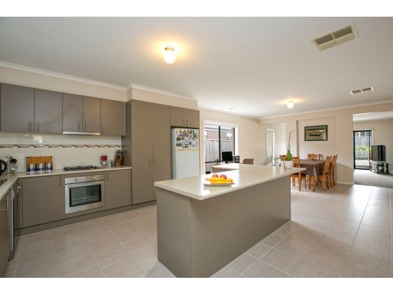 74 Sussex Avenue, Cranbourne North VIC 3977