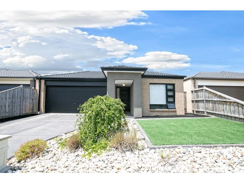 74 Sussex Avenue, Cranbourne North VIC 3977