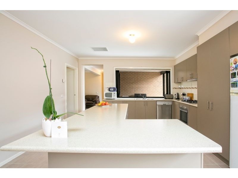 74 Sussex Avenue, Cranbourne North VIC 3977