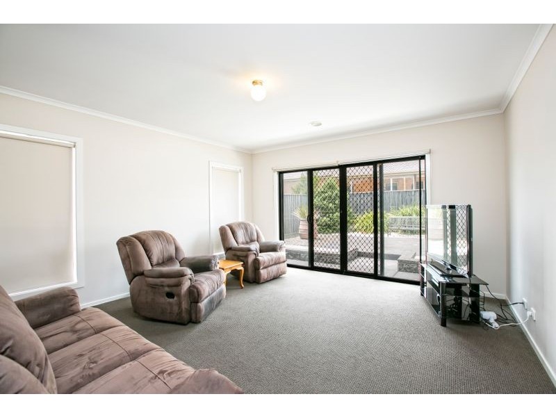 74 Sussex Avenue, Cranbourne North VIC 3977