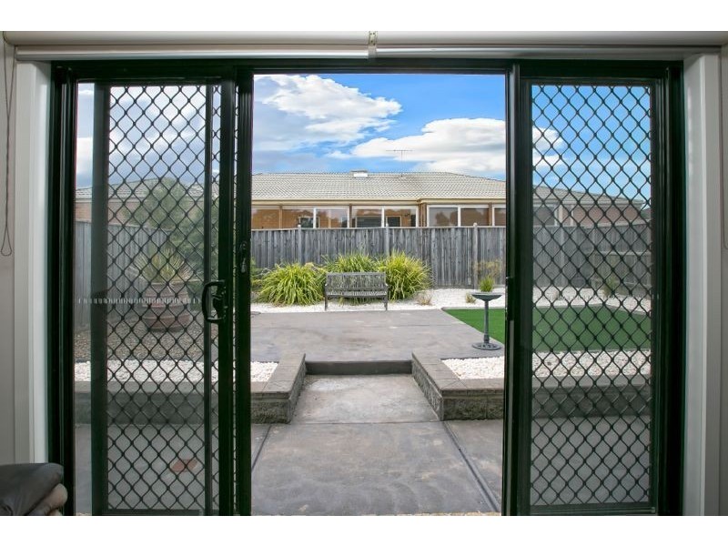 74 Sussex Avenue, Cranbourne North VIC 3977