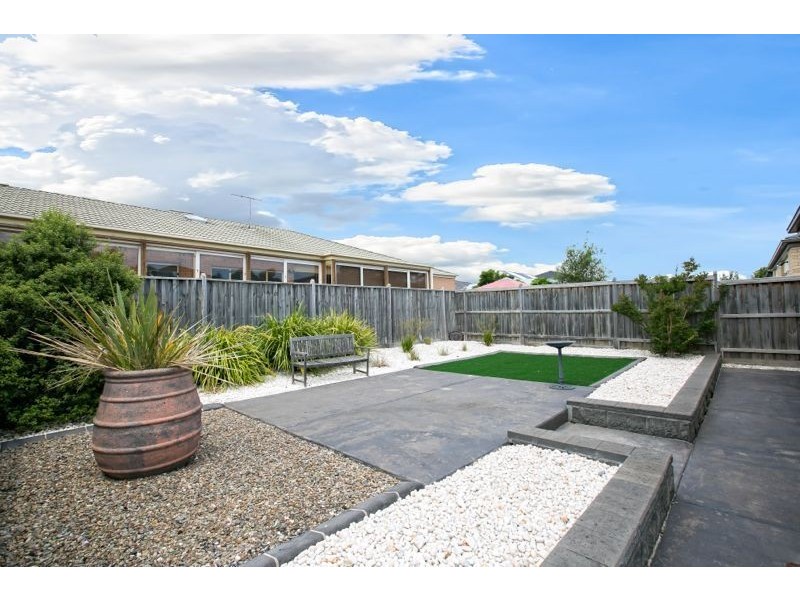 74 Sussex Avenue, Cranbourne North VIC 3977