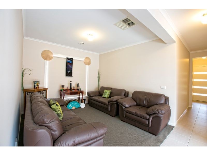 74 Sussex Avenue, Cranbourne North VIC 3977