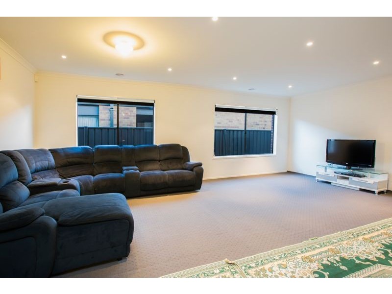 14 Charlock Drive, Cranbourne North VIC 3977