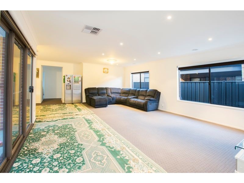 14 Charlock Drive, Cranbourne North VIC 3977