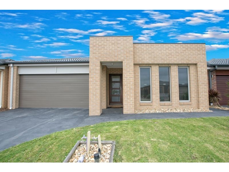 14 Cerbera Bend, Cranbourne North VIC 3977