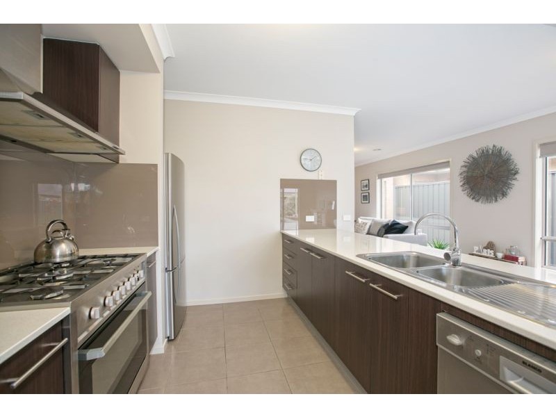 14 Cerbera Bend, Cranbourne North VIC 3977