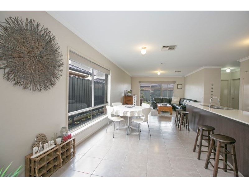 14 Cerbera Bend, Cranbourne North VIC 3977